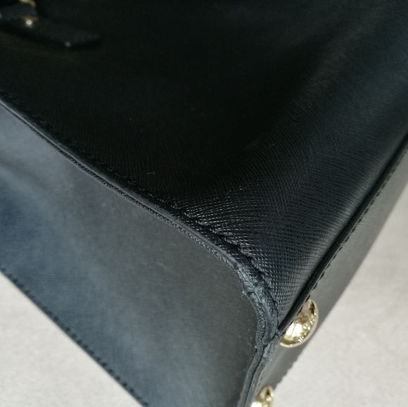 SOLD MK Large Hamilton Saffiano Leather Tote - Picture 13 of 16